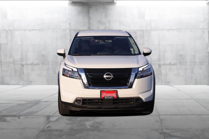 Nissan Pathfinder Vehicle Image 04