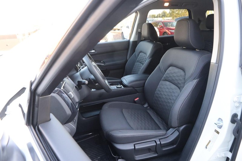 Nissan Pathfinder Vehicle Image 08