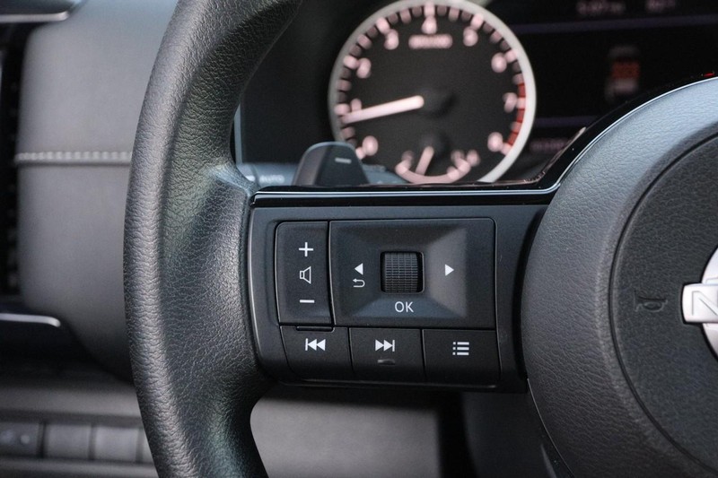 Nissan Pathfinder Vehicle Image 11