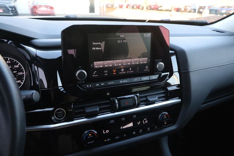 Nissan Pathfinder Vehicle Image 15