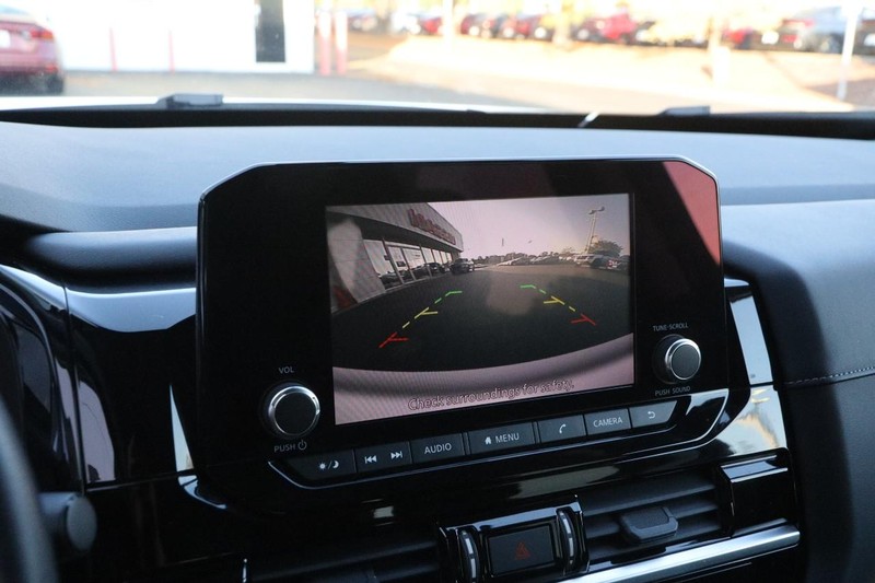 Nissan Pathfinder Vehicle Image 16