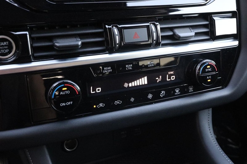 Nissan Pathfinder Vehicle Image 17