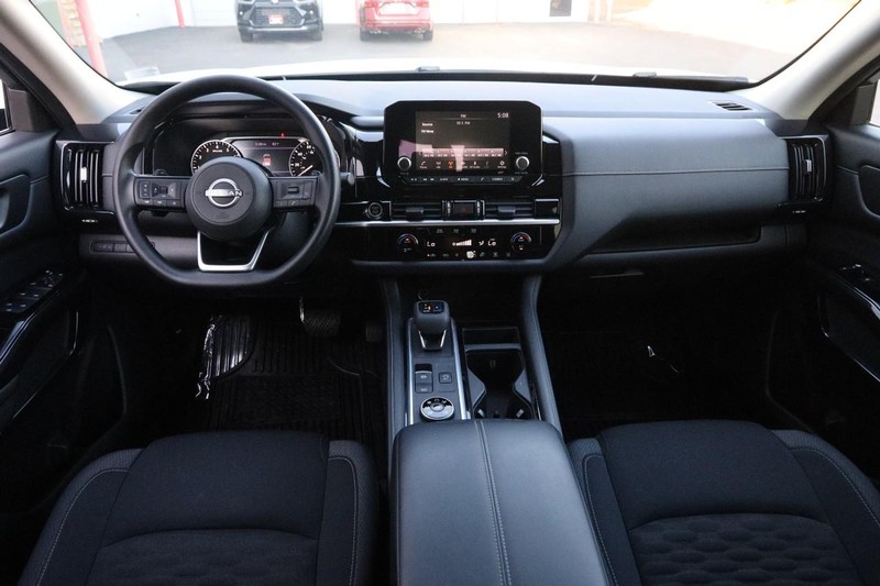 Nissan Pathfinder Vehicle Image 19