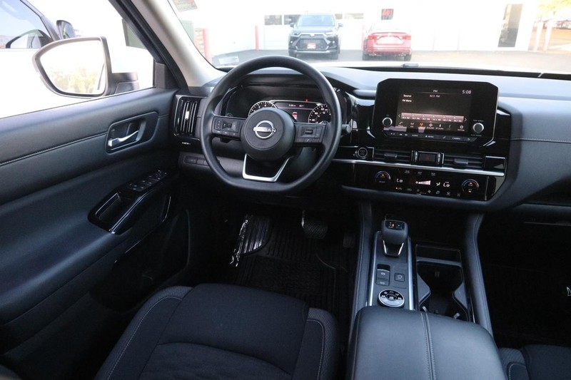Nissan Pathfinder Vehicle Image 20