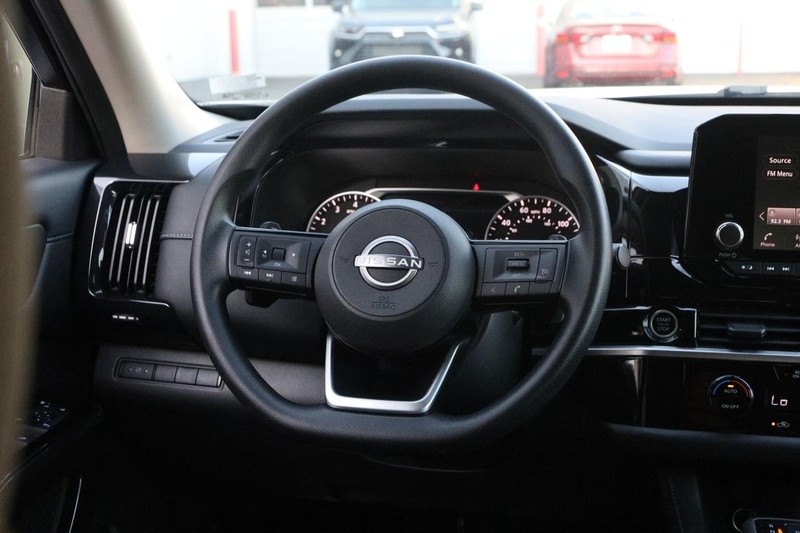 Nissan Pathfinder Vehicle Image 21