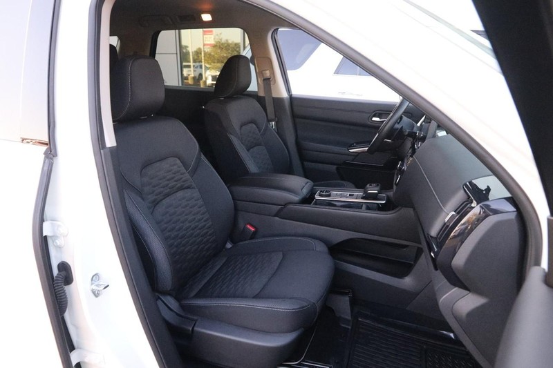 Nissan Pathfinder Vehicle Image 24