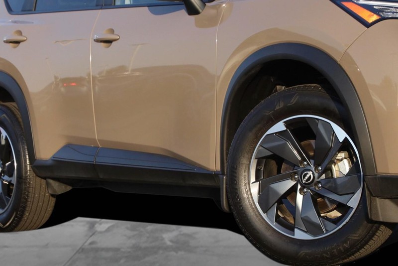 Nissan Rogue Vehicle Image 03