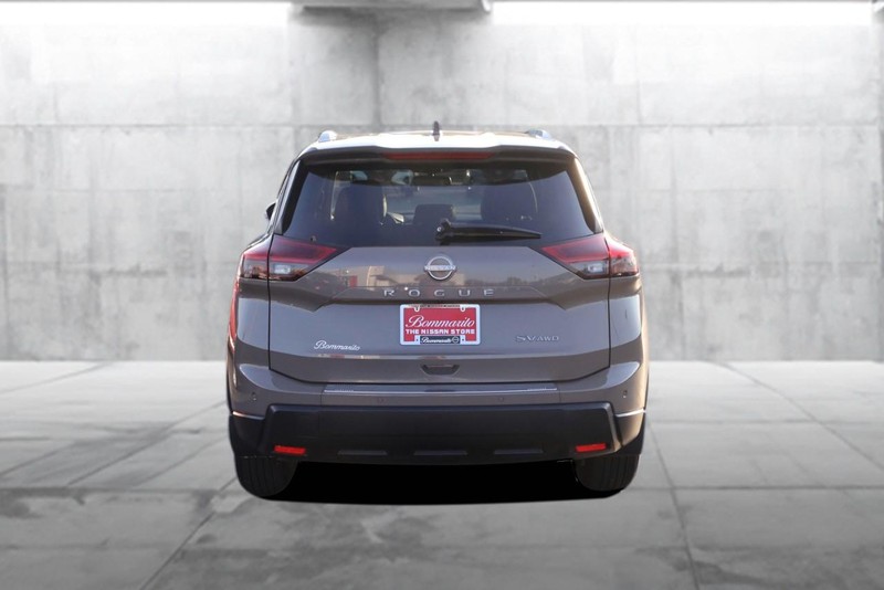 Nissan Rogue Vehicle Image 06