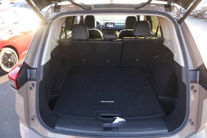 Nissan Rogue Vehicle Image 07