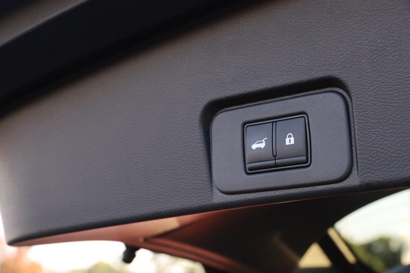 Nissan Rogue Vehicle Image 08