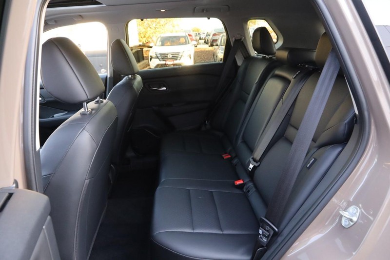 Nissan Rogue Vehicle Image 11