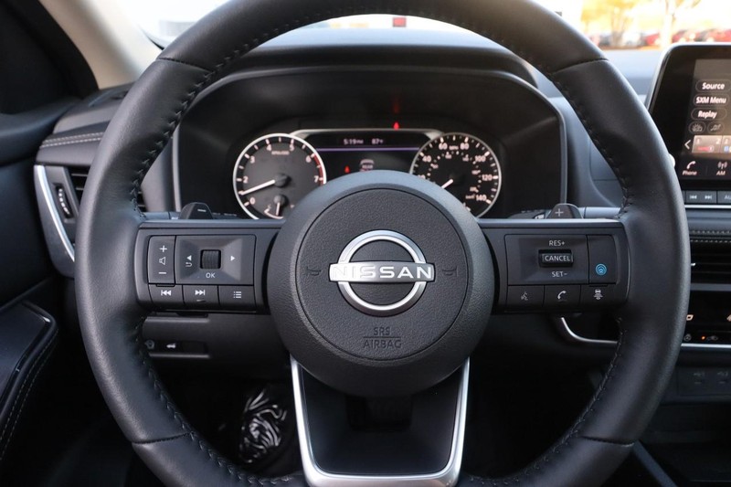 Nissan Rogue Vehicle Image 12