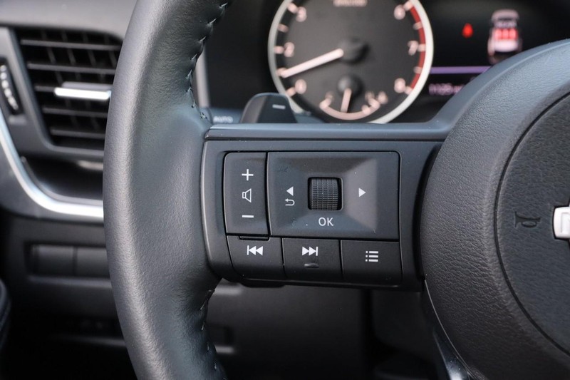 Nissan Rogue Vehicle Image 13