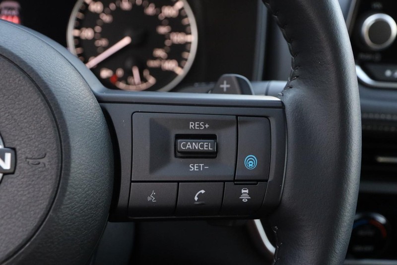 Nissan Rogue Vehicle Image 14