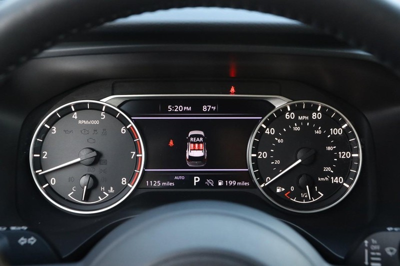 Nissan Rogue Vehicle Image 15