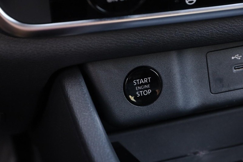 Nissan Rogue Vehicle Image 16