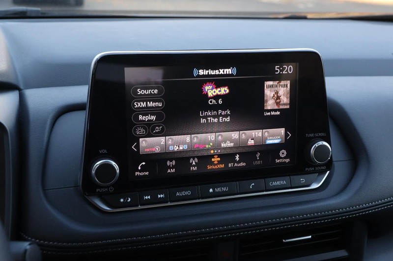 Nissan Rogue Vehicle Image 17