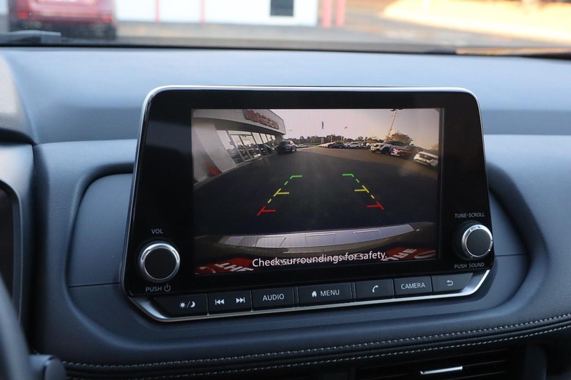 Nissan Rogue Vehicle Image 18