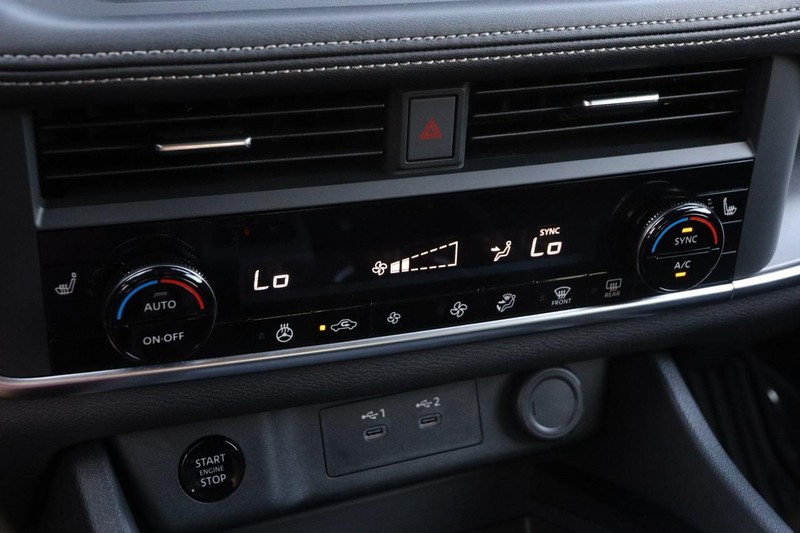 Nissan Rogue Vehicle Image 19