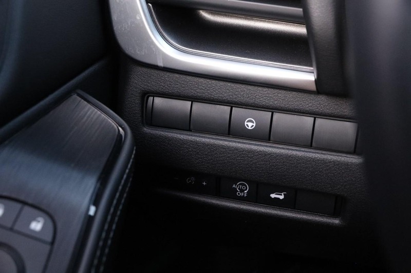 Nissan Rogue Vehicle Image 21