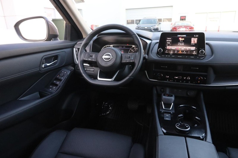 Nissan Rogue Vehicle Image 23