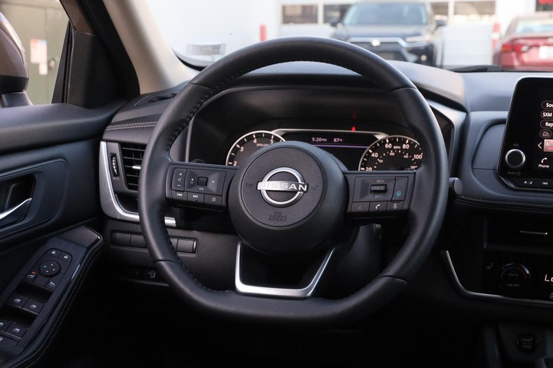 Nissan Rogue Vehicle Image 24