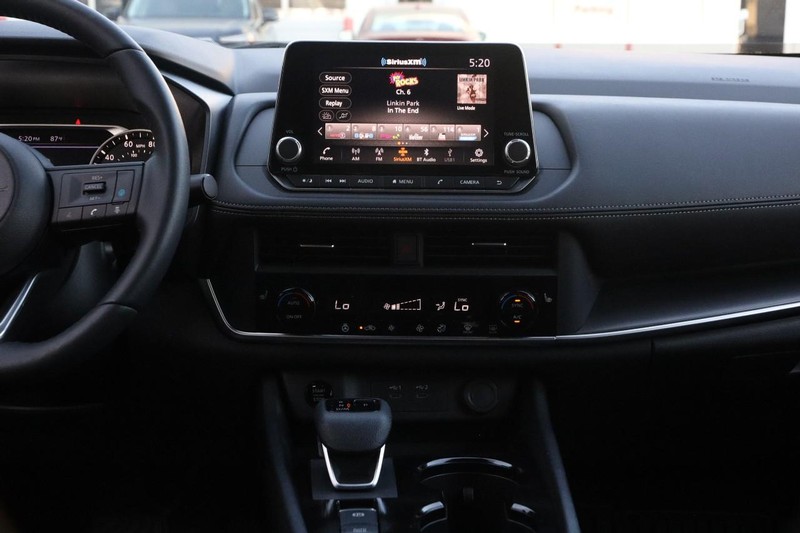 Nissan Rogue Vehicle Image 25
