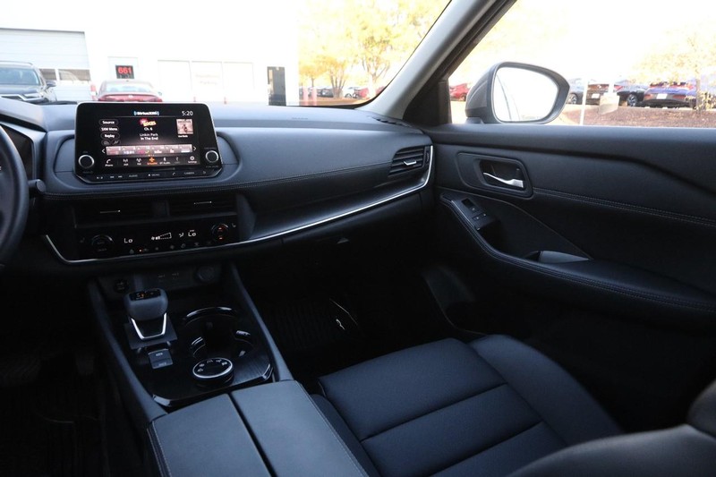 Nissan Rogue Vehicle Image 26