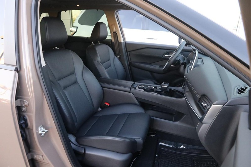 Nissan Rogue Vehicle Image 27