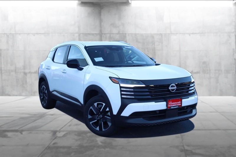 Nissan Kicks Vehicle Image 02