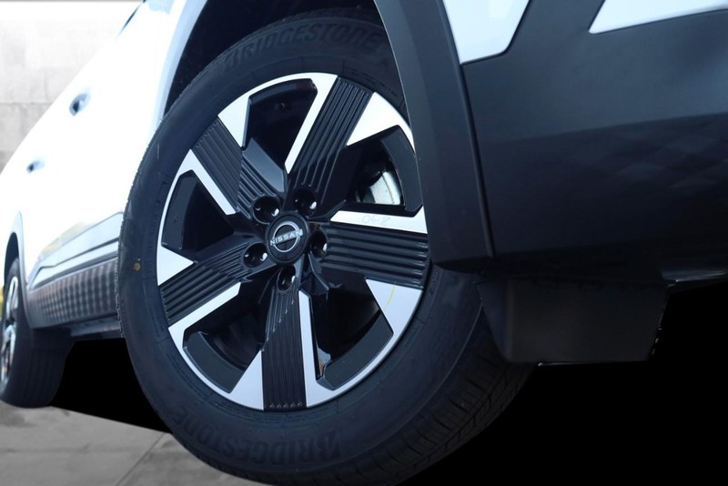 Nissan Kicks Vehicle Image 03