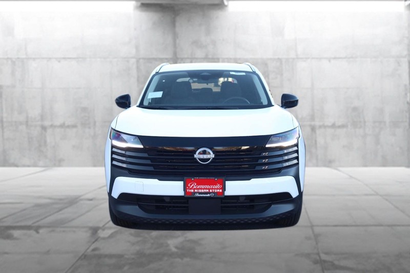 Nissan Kicks Vehicle Image 04