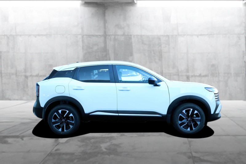 Nissan Kicks Vehicle Image 05