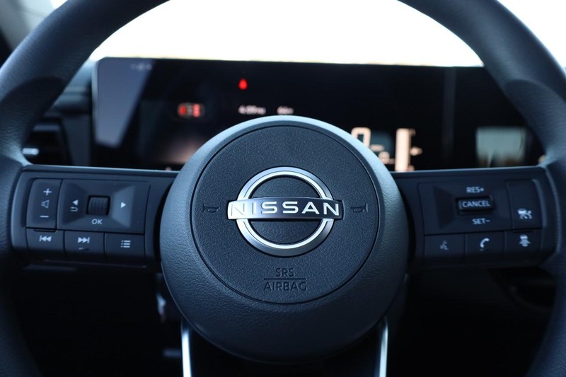 Nissan Kicks Vehicle Image 09