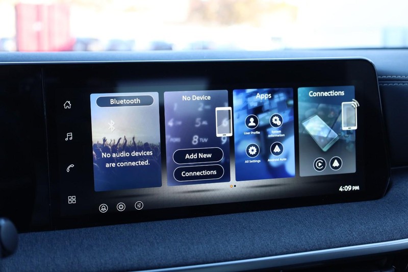 Nissan Kicks Vehicle Image 11