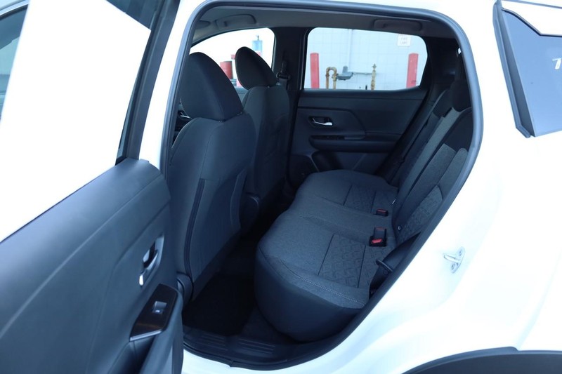 Nissan Kicks Vehicle Image 20