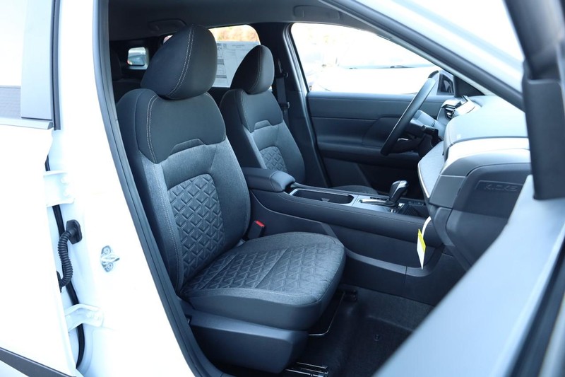 Nissan Kicks Vehicle Image 23