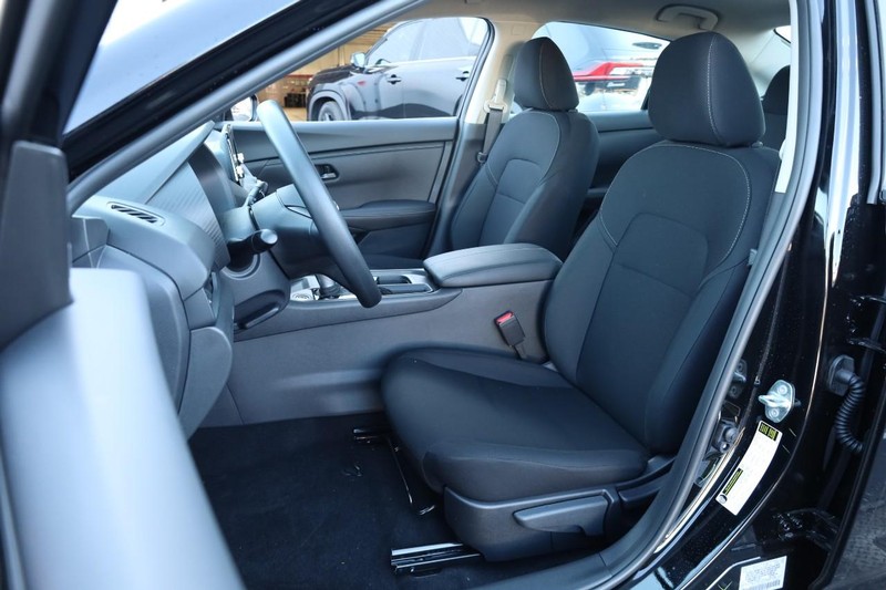 Nissan Sentra Vehicle Image 08