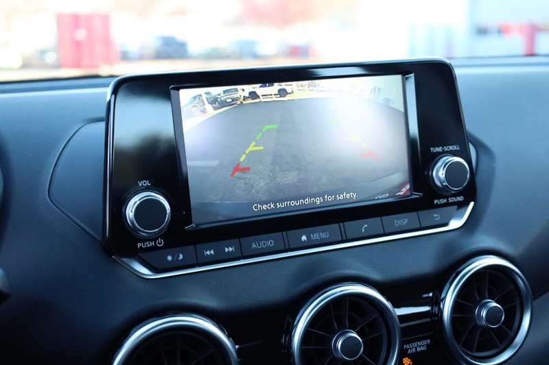 Nissan Sentra Vehicle Image 12