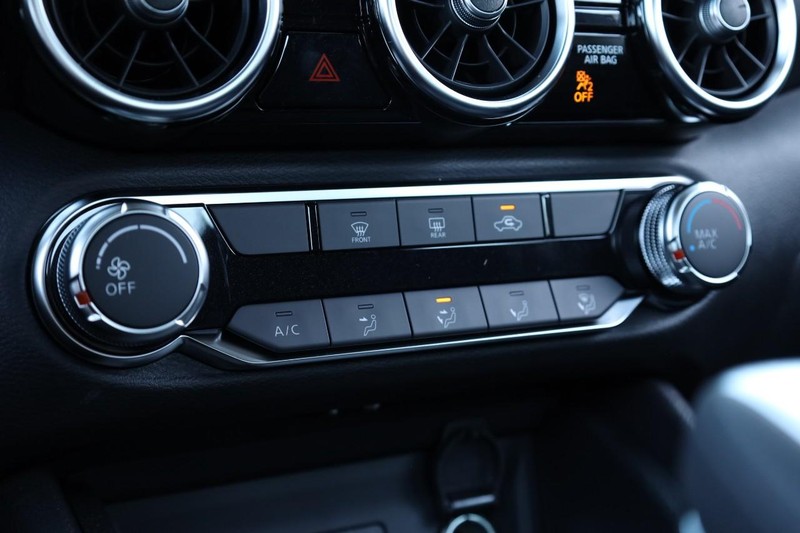 Nissan Sentra Vehicle Image 14