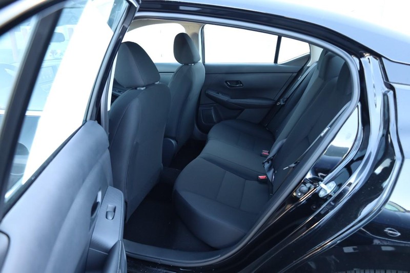 Nissan Sentra Vehicle Image 20