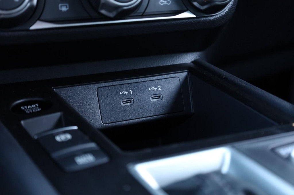 Nissan Kicks Vehicle Full-screen Gallery Image 15