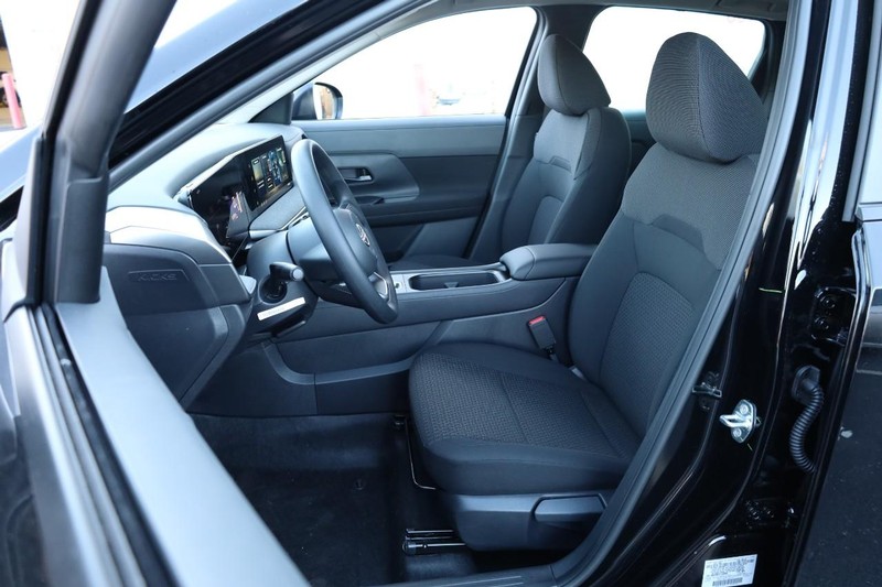 Nissan Kicks Vehicle Image 08