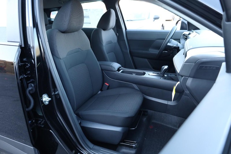 Nissan Kicks Vehicle Image 24