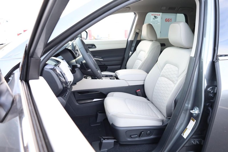 Nissan Pathfinder Vehicle Image 10