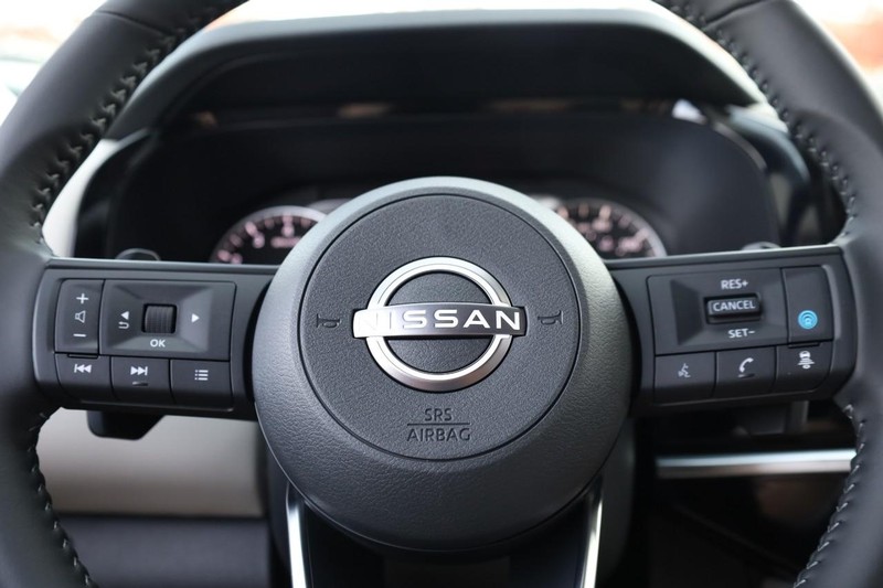 Nissan Pathfinder Vehicle Image 11