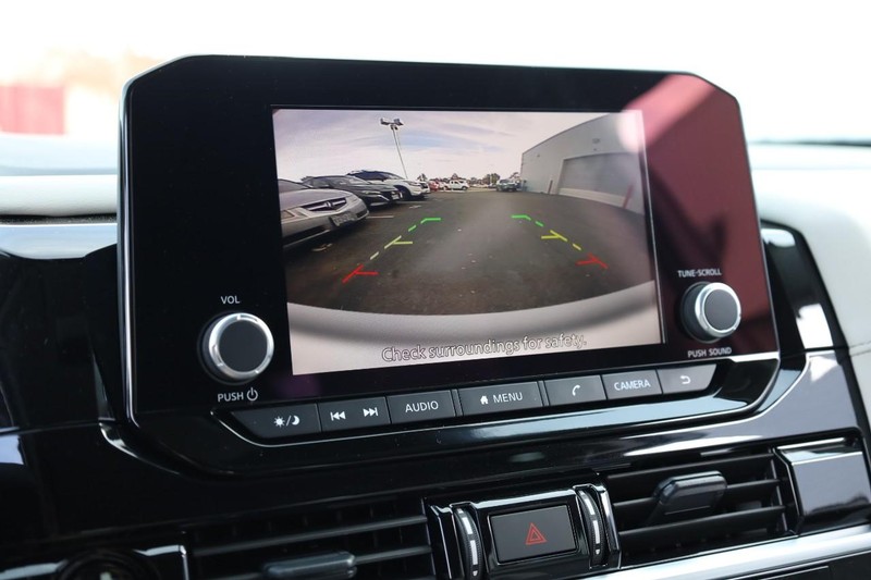 Nissan Pathfinder Vehicle Image 14