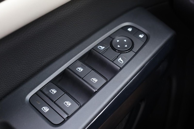 Nissan Pathfinder Vehicle Image 19