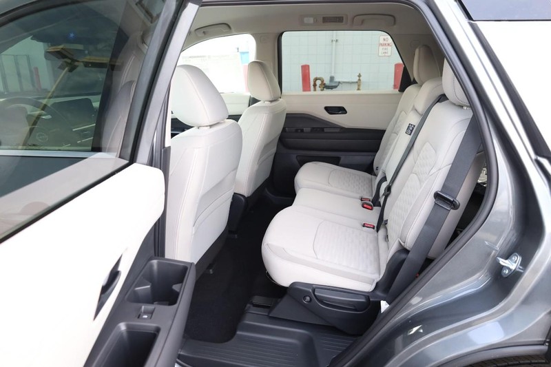 Nissan Pathfinder Vehicle Image 22