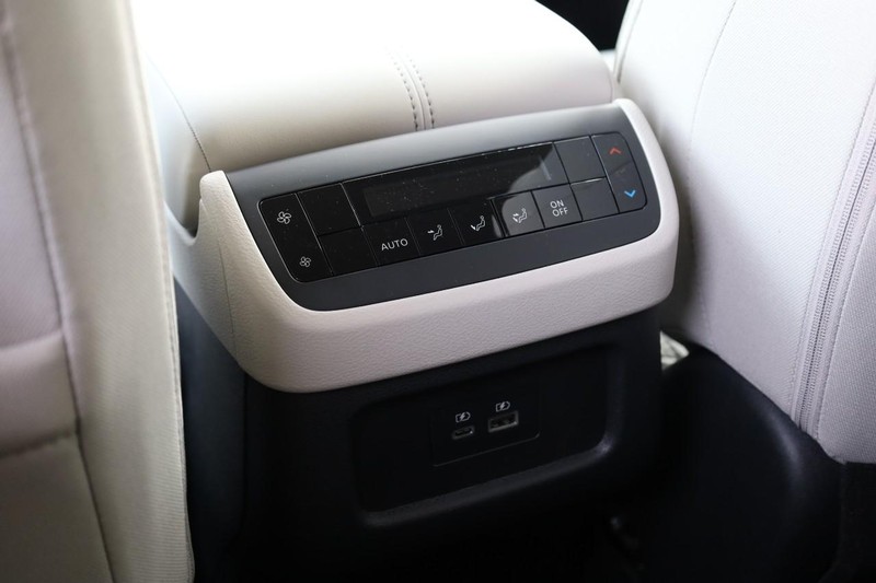 Nissan Pathfinder Vehicle Image 23